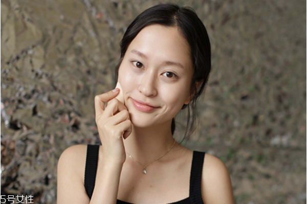 萬圣節(jié)妝容教程 創(chuàng)意彩妝吸血鬼妝容 萬圣節(jié)妝容教程 創(chuàng)意彩妝吸血鬼妝容