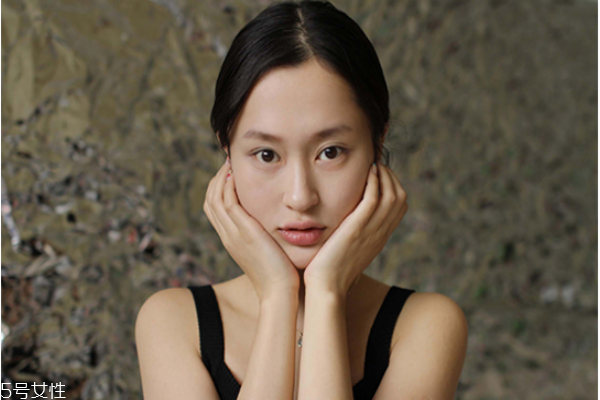 萬圣節(jié)妝容教程 創(chuàng)意彩妝吸血鬼妝容 萬圣節(jié)妝容教程 創(chuàng)意彩妝吸血鬼妝容