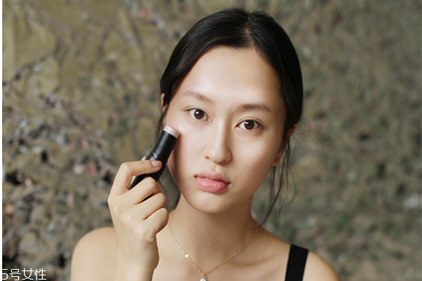 萬圣節(jié)妝容教程 創(chuàng)意彩妝吸血鬼妝容 萬圣節(jié)妝容教程 創(chuàng)意彩妝吸血鬼妝容