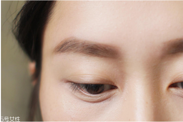 萬圣節(jié)妝容教程 創(chuàng)意彩妝吸血鬼妝容 萬圣節(jié)妝容教程 創(chuàng)意彩妝吸血鬼妝容