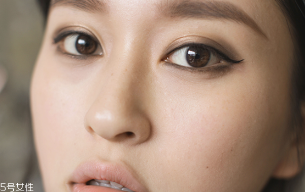 萬圣節(jié)妝容教程 創(chuàng)意彩妝吸血鬼妝容 萬圣節(jié)妝容教程 創(chuàng)意彩妝吸血鬼妝容