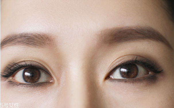 萬圣節(jié)妝容教程 創(chuàng)意彩妝吸血鬼妝容 萬圣節(jié)妝容教程 創(chuàng)意彩妝吸血鬼妝容