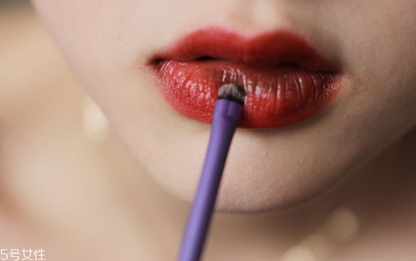 萬圣節(jié)妝容教程 創(chuàng)意彩妝吸血鬼妝容 萬圣節(jié)妝容教程 創(chuàng)意彩妝吸血鬼妝容