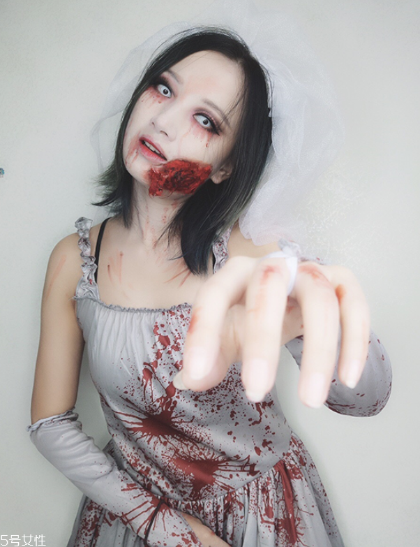 萬圣節(jié)妝容教程 創(chuàng)意彩妝吸血鬼妝容 萬圣節(jié)妝容教程 創(chuàng)意彩妝吸血鬼妝容