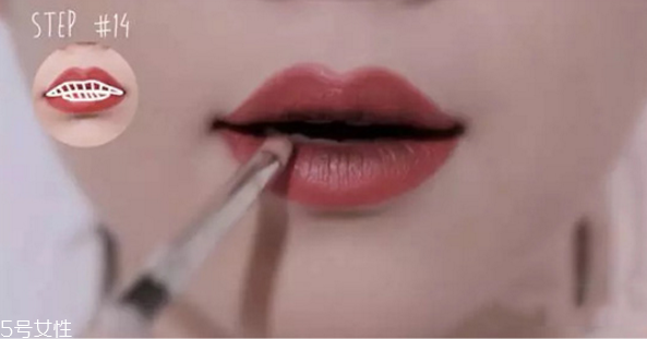 萬圣節(jié)妝容教程 創(chuàng)意彩妝吸血鬼妝容 萬圣節(jié)妝容教程 創(chuàng)意彩妝吸血鬼妝容