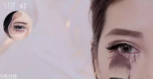 萬圣節(jié)妝容教程 創(chuàng)意彩妝吸血鬼妝容 萬圣節(jié)妝容教程 創(chuàng)意彩妝吸血鬼妝容