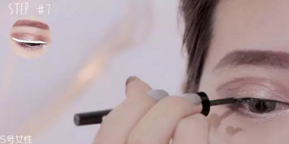 萬圣節(jié)妝容教程 創(chuàng)意彩妝吸血鬼妝容 萬圣節(jié)妝容教程 創(chuàng)意彩妝吸血鬼妝容