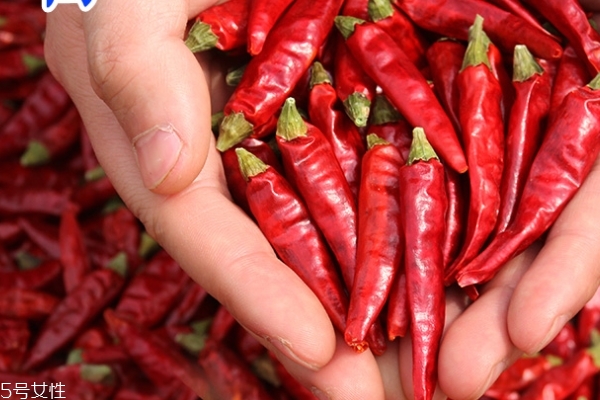 辣椒為什么會辣手 是這個道理 辣椒為什么會辣手 是這個道理