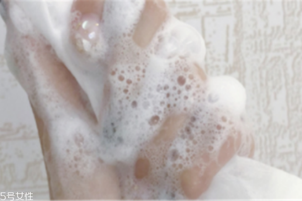 自然樂園洗面奶是皂基嗎 強堿皂基要注意 自然樂園洗面奶是皂基嗎 強堿皂基要注意