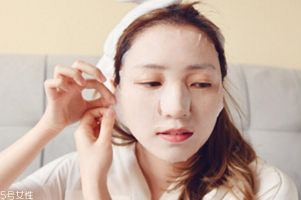 面膜敷太久會怎么樣 痘痘和蠟黃臉找上門 面膜敷太久會怎么樣 痘痘和蠟黃臉找上門