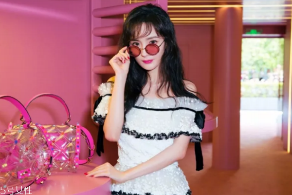 女生戴眼鏡怎么化妝 4技巧畫出精靈雙眼 女生戴眼鏡怎么化妝 4技巧畫出精靈雙眼