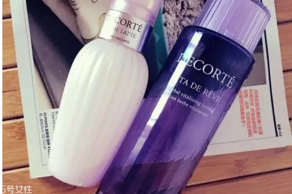 黛珂哪個(gè)系列適合混油皮 紫蘇水牛油果最配你 黛珂哪個(gè)系列適合混油皮 紫蘇水牛油果最配你