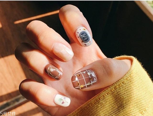 靚麗秋日美甲圖片 一整個(gè)秋天都不用愁啦 靚麗秋日美甲圖片 一整個(gè)秋天都不用愁啦