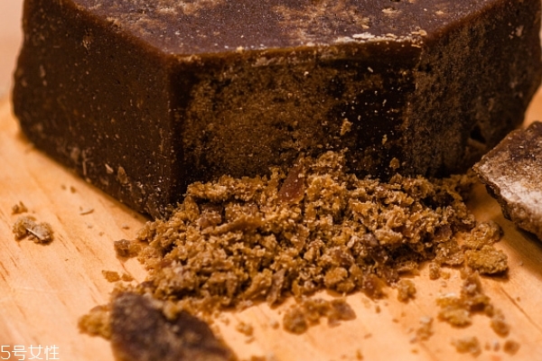 黑糖為什么經(jīng)期不能喝 熱性體質(zhì)不適合 黑糖為什么經(jīng)期不能喝 熱性體質(zhì)不適合