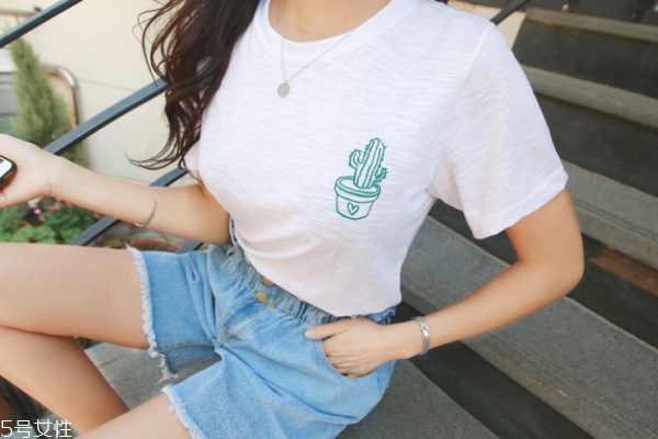 純棉t恤大了如何縮水 這樣做更加合身 純棉t恤大了如何縮水 這樣做更加合身