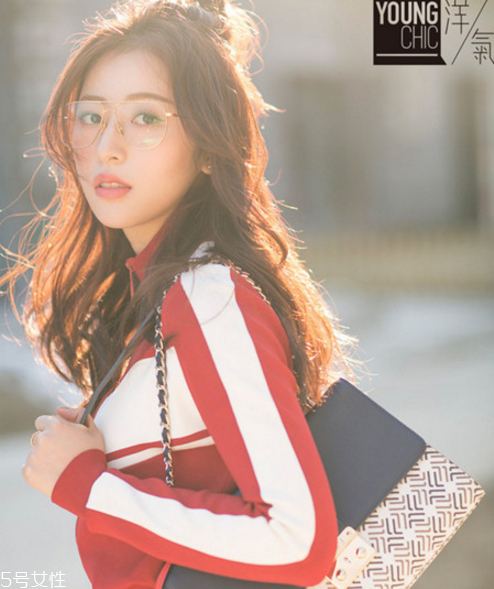 無劉海丸子頭怎么扎好看 半花瓣頭扎法圖解 無劉海丸子頭怎么扎好看 半花瓣頭扎法圖解