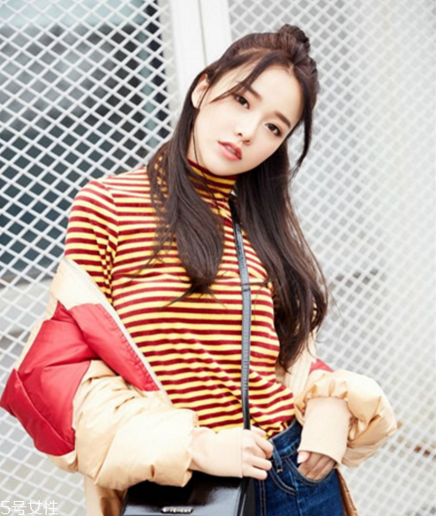 無劉海丸子頭怎么扎好看 半花瓣頭扎法圖解 無劉海丸子頭怎么扎好看 半花瓣頭扎法圖解