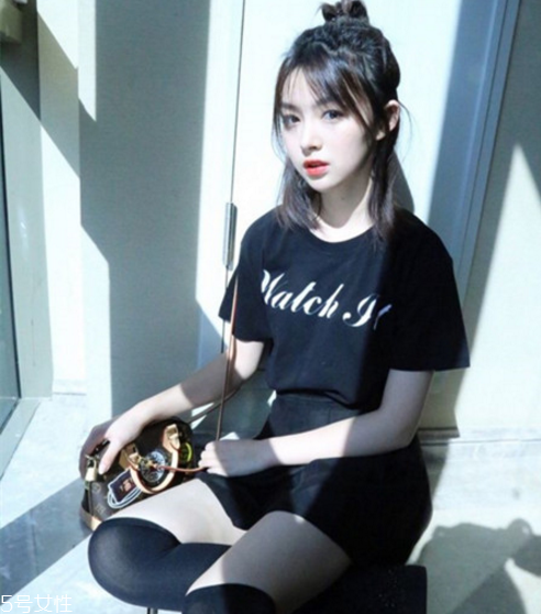 無劉海丸子頭怎么扎好看 半花瓣頭扎法圖解 無劉海丸子頭怎么扎好看 半花瓣頭扎法圖解