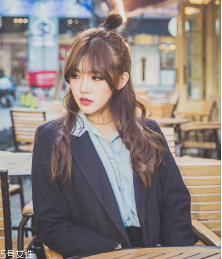 無劉海丸子頭怎么扎好看 半花瓣頭扎法圖解 無劉海丸子頭怎么扎好看 半花瓣頭扎法圖解