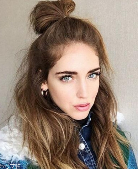 無劉海丸子頭怎么扎好看 半花瓣頭扎法圖解 無劉海丸子頭怎么扎好看 半花瓣頭扎法圖解