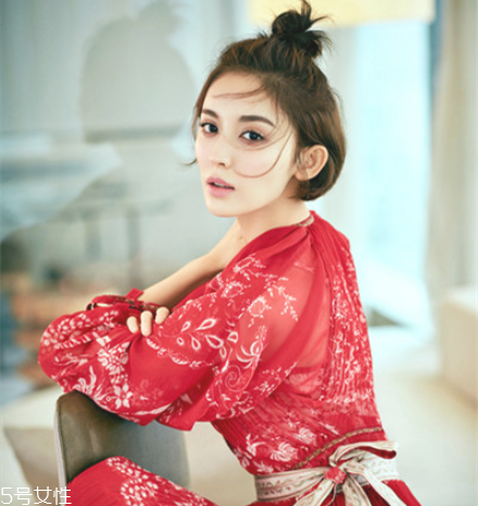 無劉海丸子頭怎么扎好看 半花瓣頭扎法圖解 無劉海丸子頭怎么扎好看 半花瓣頭扎法圖解