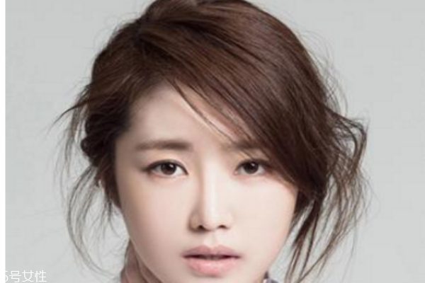 ol發(fā)型扎法教程 職業(yè)發(fā)型扎法步驟圖解 ol發(fā)型扎法教程 職業(yè)發(fā)型扎法步驟圖解