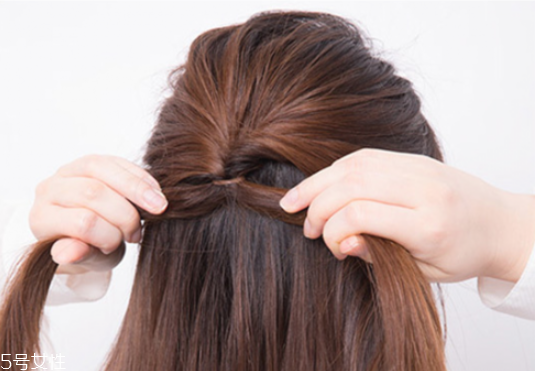 ol發(fā)型扎法教程 職業(yè)發(fā)型扎法步驟圖解 ol發(fā)型扎法教程 職業(yè)發(fā)型扎法步驟圖解