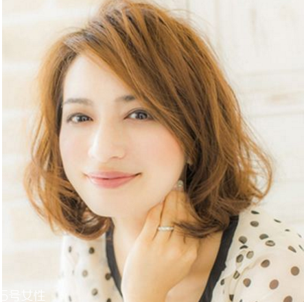 ol發(fā)型扎法教程 職業(yè)發(fā)型扎法步驟圖解 ol發(fā)型扎法教程 職業(yè)發(fā)型扎法步驟圖解