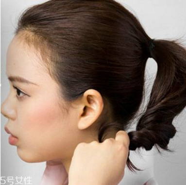 ol發(fā)型扎法教程 職業(yè)發(fā)型扎法步驟圖解 ol發(fā)型扎法教程 職業(yè)發(fā)型扎法步驟圖解