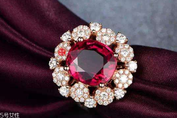 盧比來碧璽是什么意思 一種精美的飾品 盧比來碧璽是什么意思 一種精美的飾品