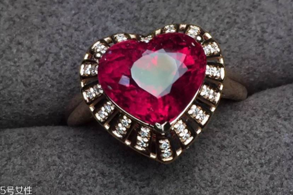 盧比來碧璽是什么意思 一種精美的飾品 盧比來碧璽是什么意思 一種精美的飾品