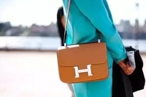 愛馬仕康康包怎么打開 玄機(jī)在h扣上面