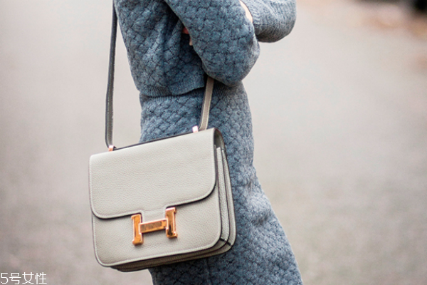 愛馬仕康康包怎么打開 玄機(jī)在h扣上面