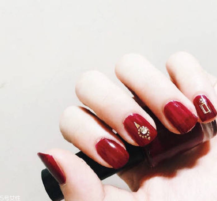 莫蘭迪色系指甲油有哪些 這幾個牌子顯白又耐看 莫蘭迪色系指甲油有哪些 這幾個牌子顯白又耐看