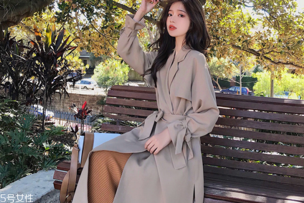 風(fēng)衣可以水洗嗎 看具體面料 風(fēng)衣可以水洗嗎 看具體面料