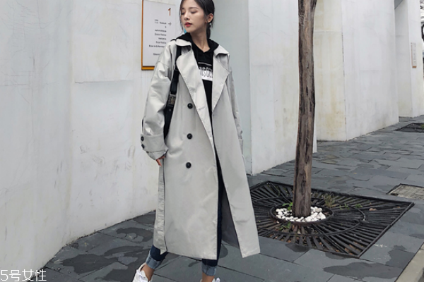 風(fēng)衣上面的油漬怎么洗 給你幾個小妙招 風(fēng)衣上面的油漬怎么洗 給你幾個小妙招