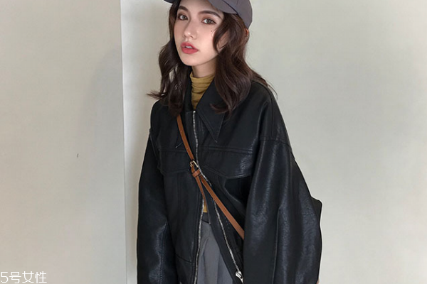 皮衣為什么會(huì)發(fā)霉 存放環(huán)境很重要 皮衣為什么會(huì)發(fā)霉 存放環(huán)境很重要