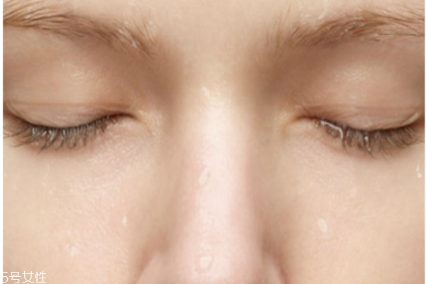 什么是高機(jī)能化妝水 高機(jī)能化妝水正確使用方法 什么是高機(jī)能化妝水 高機(jī)能化妝水正確使用方法