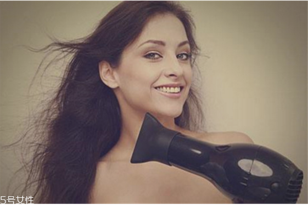 吹風(fēng)機(jī)后面怎么清理 吹風(fēng)機(jī)的作用及用途 吹風(fēng)機(jī)后面怎么清理 吹風(fēng)機(jī)的作用及用途