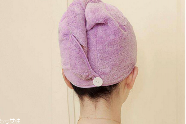 孕婦可以用吹風(fēng)機吹頭發(fā)嗎 孕婦盡量少使用 孕婦可以用吹風(fēng)機吹頭發(fā)嗎 孕婦盡量少使用