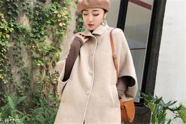2018年大衣流行什么顏色 簡單純色才是王道 2018年大衣流行什么顏色 簡單純色才是王道