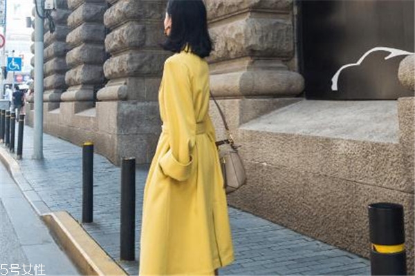 2018年大衣流行什么顏色 簡單純色才是王道 2018年大衣流行什么顏色 簡單純色才是王道