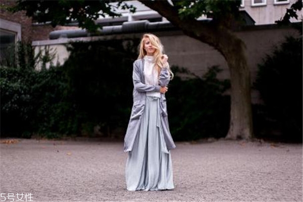 風(fēng)衣里面搭配什么衣服 早秋最火的混搭風(fēng) 風(fēng)衣里面搭配什么衣服 早秋最火的混搭風(fēng)