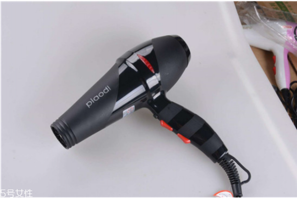 吹風(fēng)機(jī)冷風(fēng)有什么用 吹風(fēng)機(jī)冷風(fēng)的作用 吹風(fēng)機(jī)冷風(fēng)有什么用 吹風(fēng)機(jī)冷風(fēng)的作用