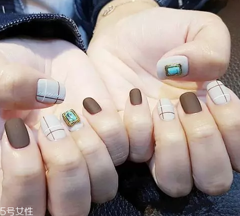 秋冬格紋美甲圖片2018 這幾款給你溫暖感受 秋冬格紋美甲圖片2018 這幾款給你溫暖感受