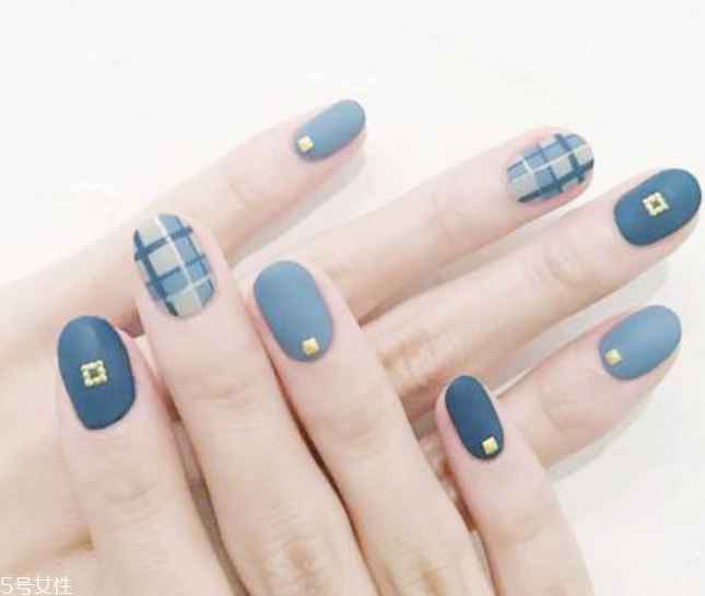 秋冬格紋美甲圖片2018 這幾款給你溫暖感受 秋冬格紋美甲圖片2018 這幾款給你溫暖感受
