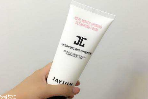 洗面奶哪些成分有害 這3種成分會誘發(fā)皺紋 洗面奶哪些成分有害 這3種成分會誘發(fā)皺紋