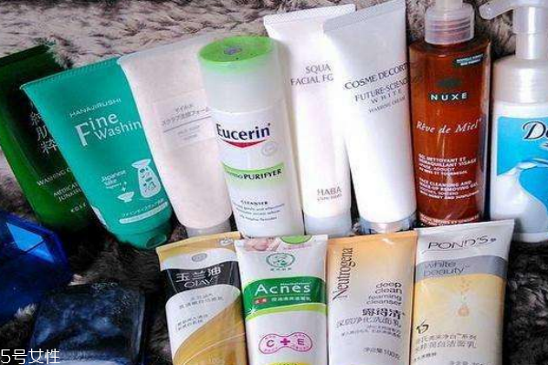 洗面奶哪些成分有害 這3種成分會誘發(fā)皺紋 洗面奶哪些成分有害 這3種成分會誘發(fā)皺紋