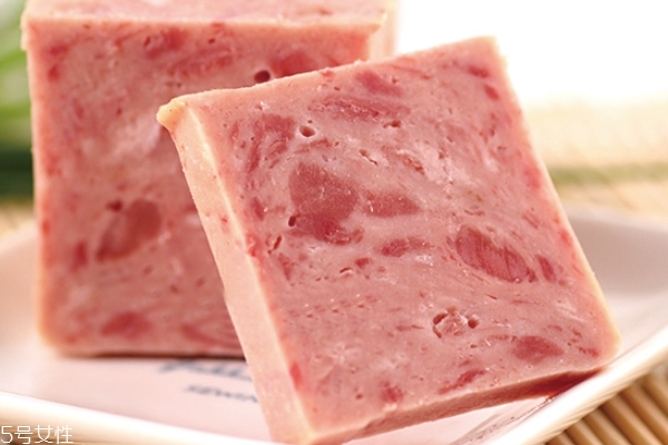 午餐肉是熟的嗎 是有區(qū)別的 午餐肉是熟的嗎 是有區(qū)別的