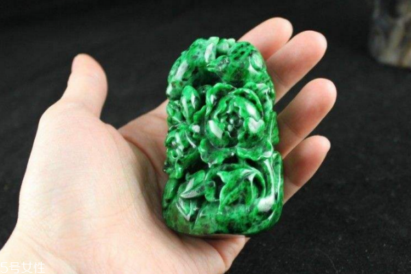 花青翡翠吊墜價(jià)格 顏色水種都有影響 花青翡翠吊墜價(jià)格 顏色水種都有影響